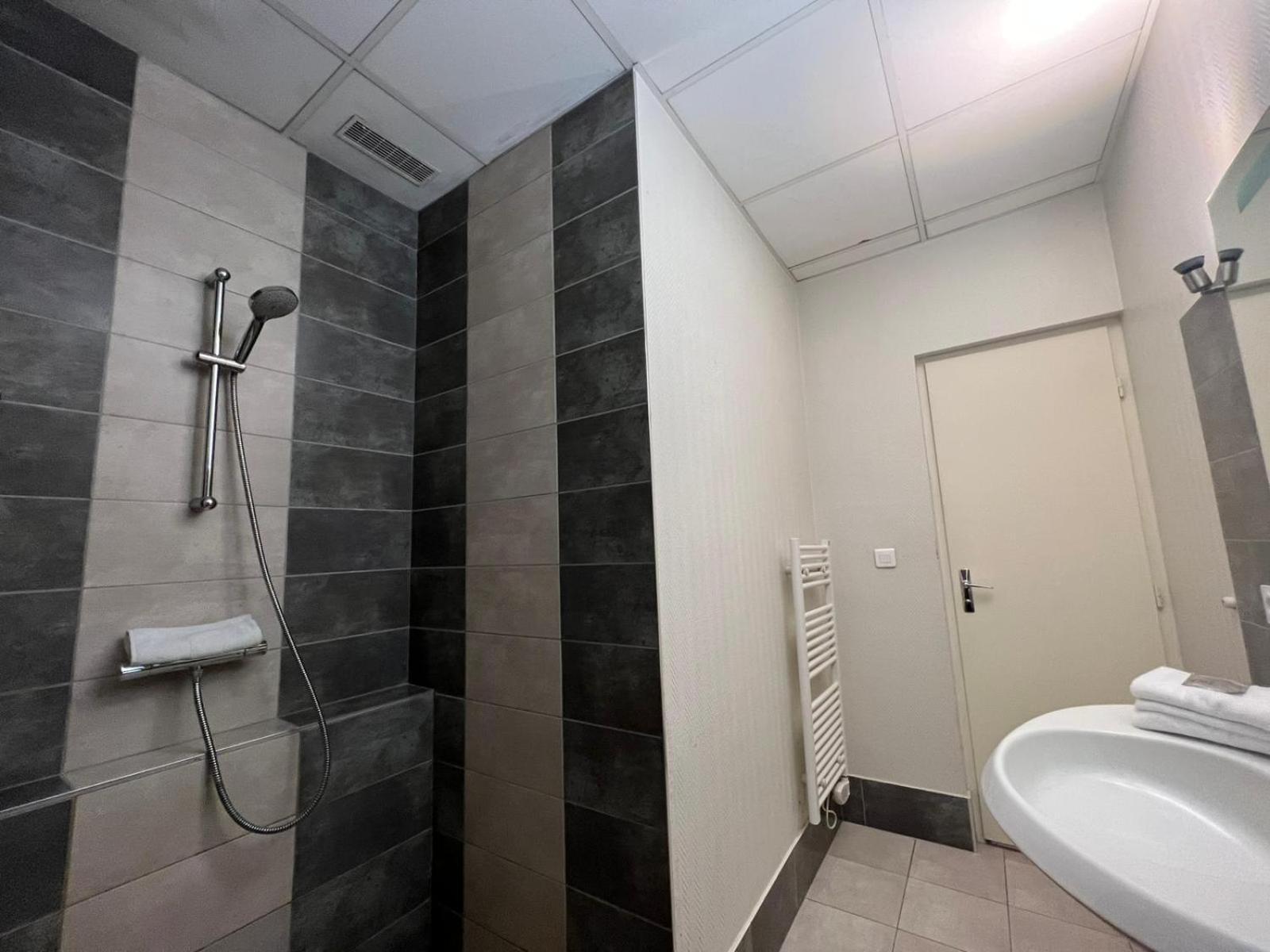 Logis Hotel-Restaurant Saint Romain Anse Bilik gambar