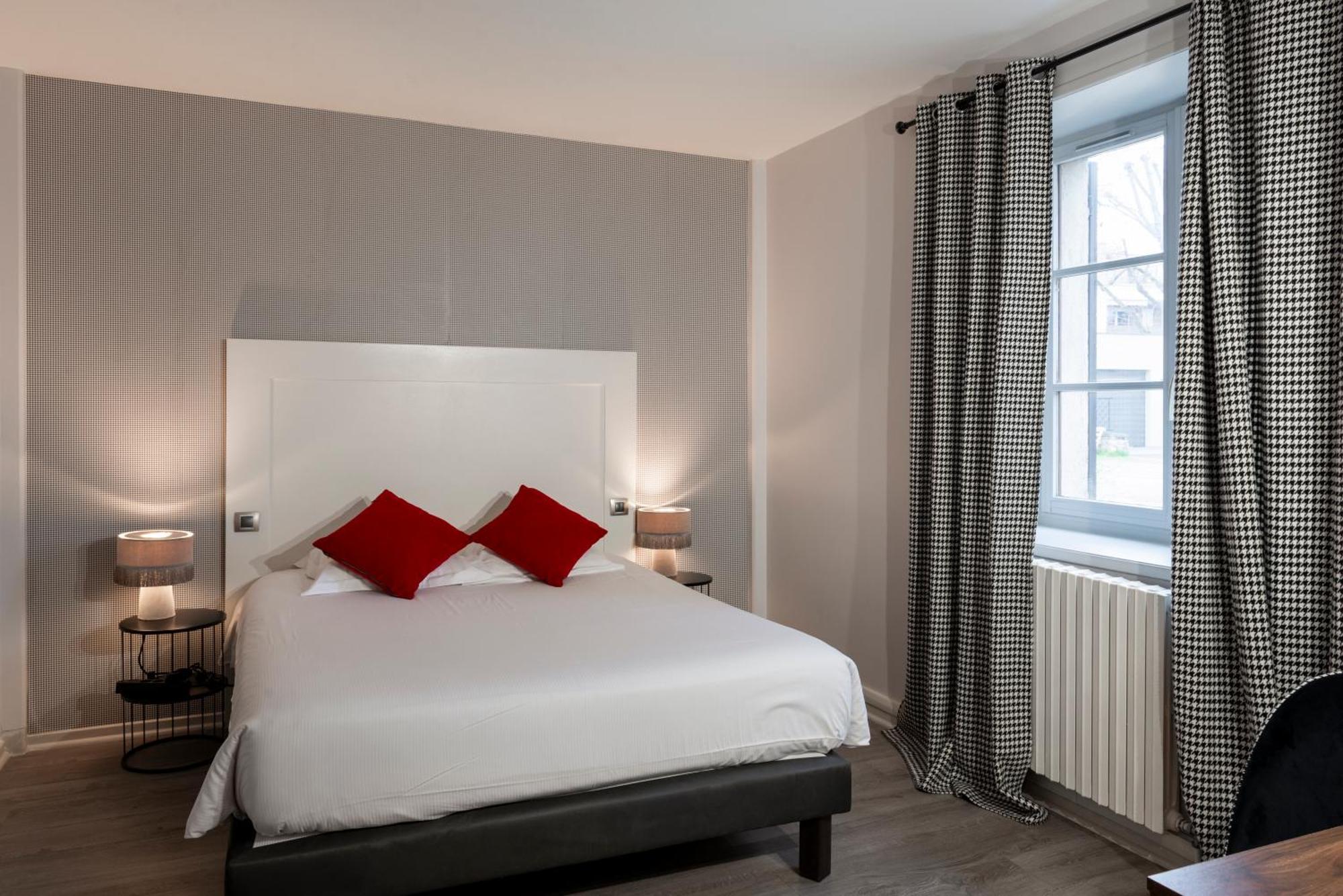 Logis Hotel-Restaurant Saint Romain Anse Bilik gambar