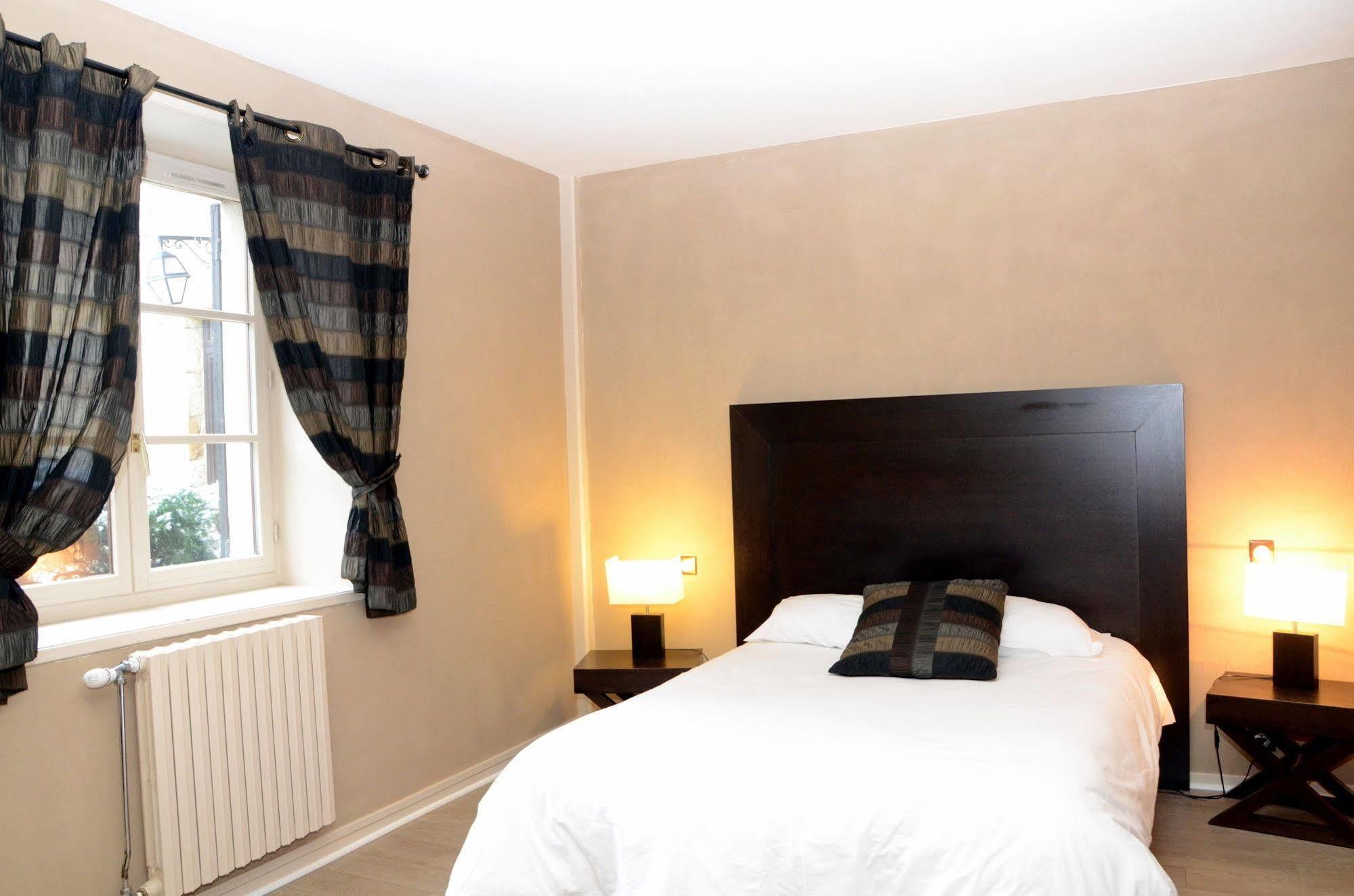 Logis Hotel-Restaurant Saint Romain Anse Luaran gambar