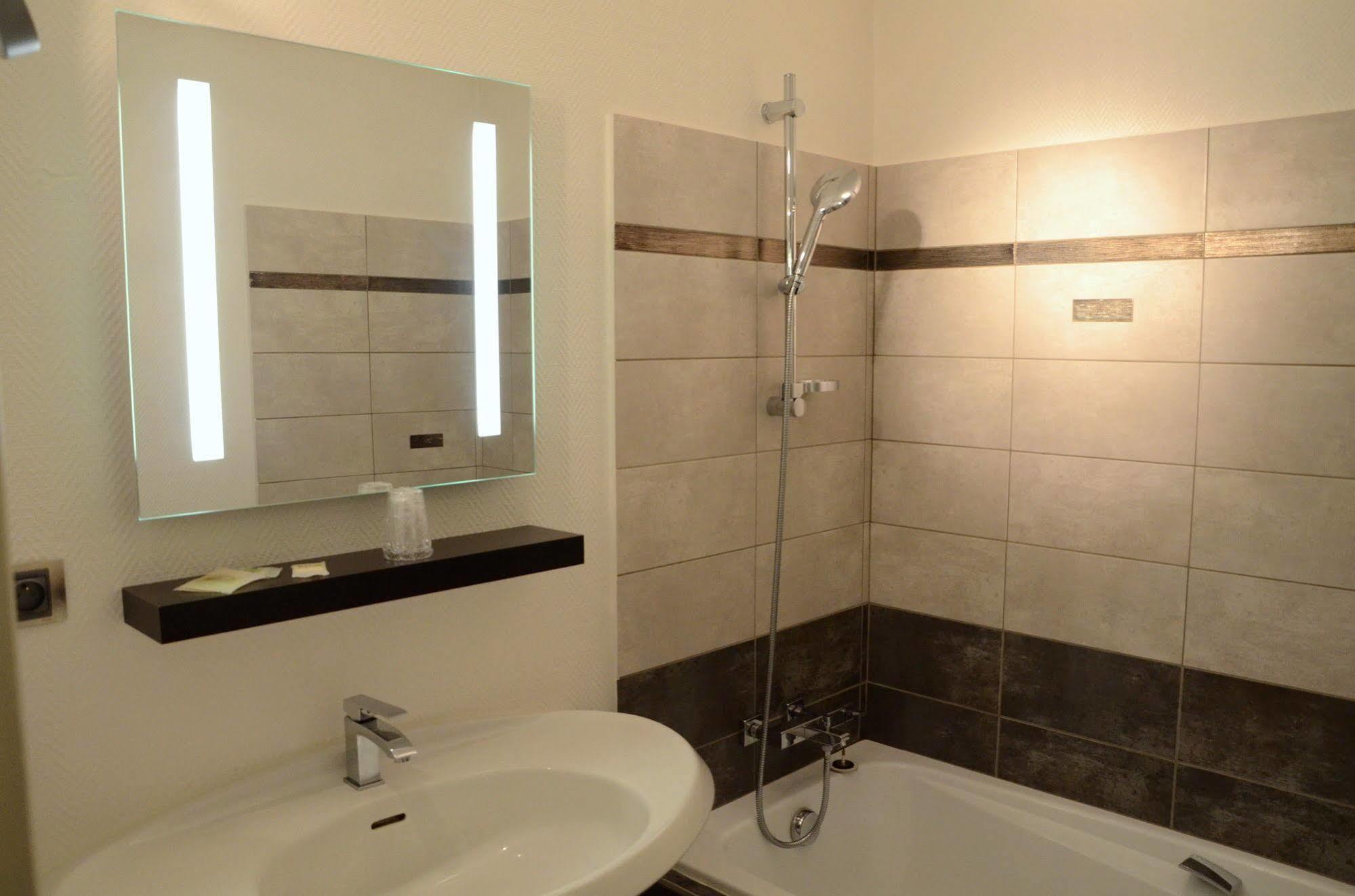 Logis Hotel-Restaurant Saint Romain Anse Luaran gambar