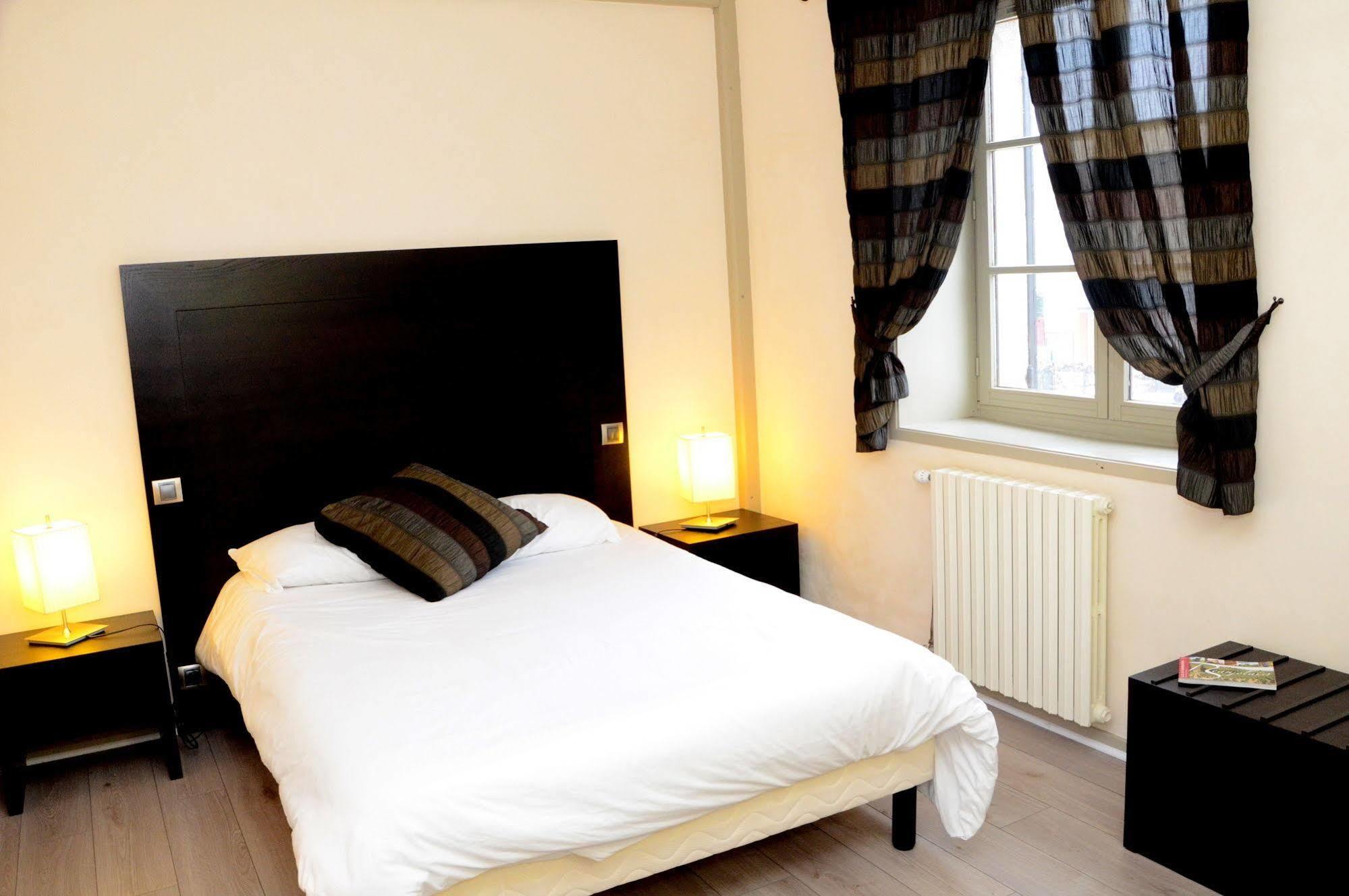 Logis Hotel-Restaurant Saint Romain Anse Luaran gambar