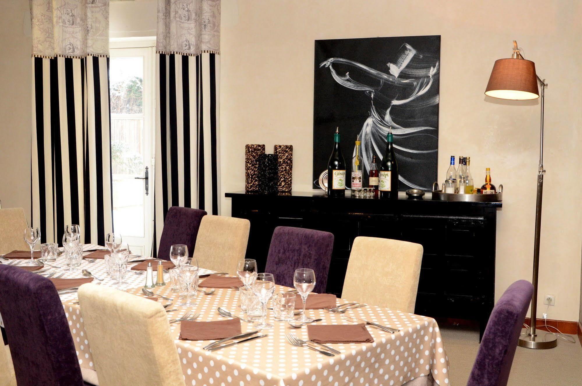 Logis Hotel-Restaurant Saint Romain Anse Luaran gambar